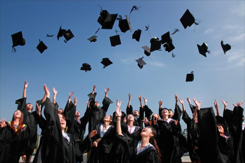 社會科學科畢業生初期收入普遍不足二萬