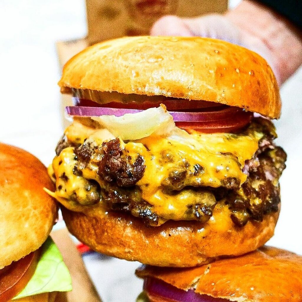 【漢堡推介】香港10間人氣口碑Burger推介!嘉寶漢堡|Burgarman|包販子… 漢堡推介-Burger Joys的牛肉漢堡用上了USDA美國優質黑安格斯牛肉製作
