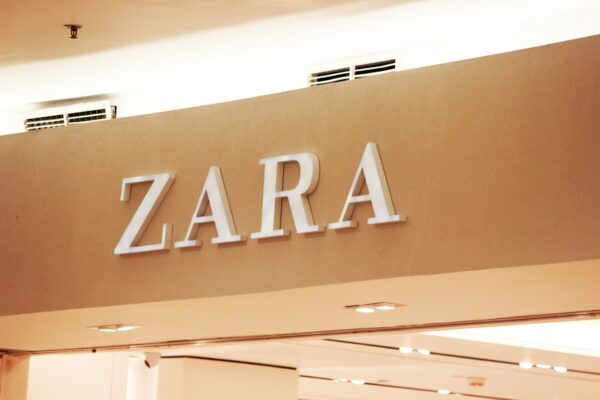 ZARA和H&M也是入手Grad Din裙的好去處